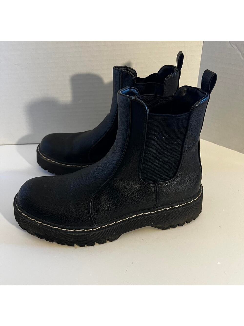 Sincerely jules chelsea boots feature